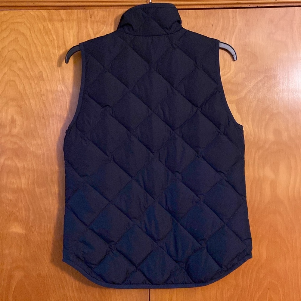 J.Crew Excursion Down Puffer Vest Navy Blue Quilted Zip Pocket Preppy Women’s XS - Picture 7 of 10